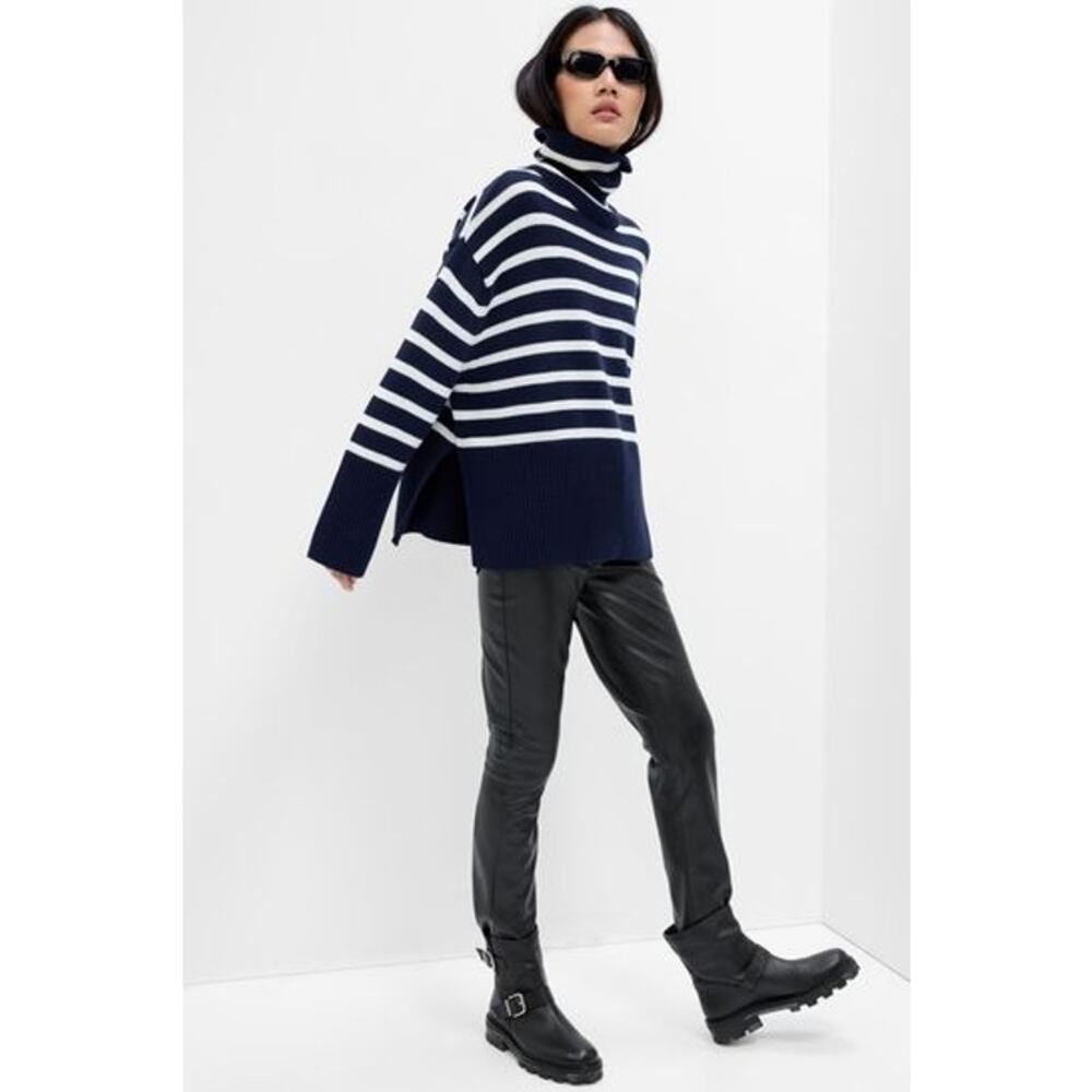 GAP 24/7 Split Hem Turtleneck Sweater Navy White Stripe Medium